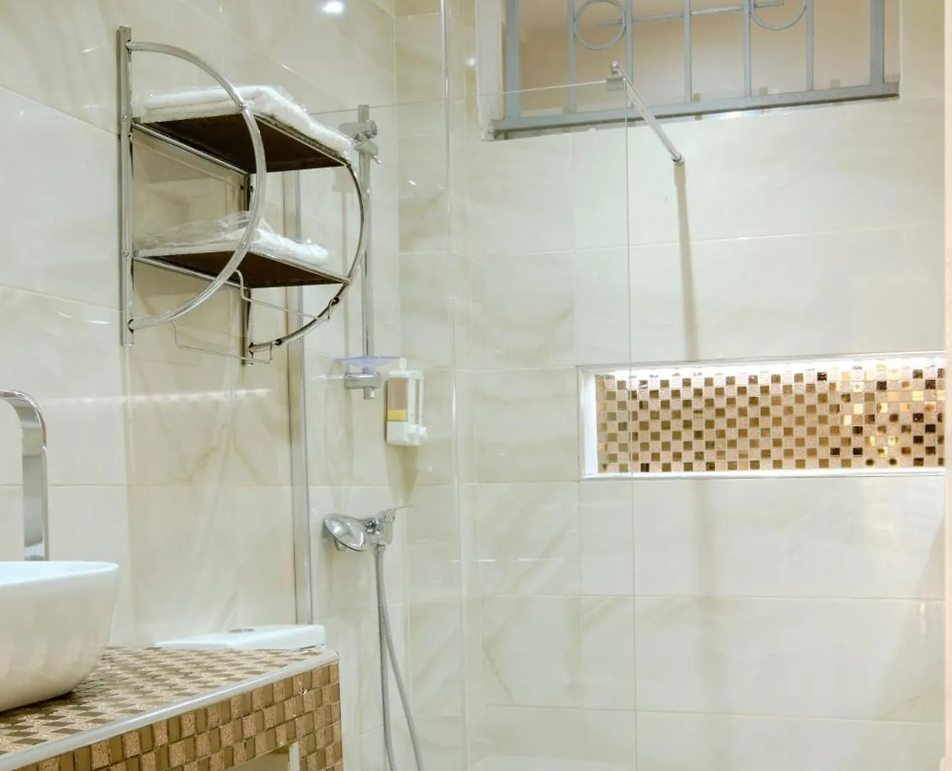 Prestations Haut De Gamme - Piscine Privee Chauffee, Salles De Massage Et Sport Dakar